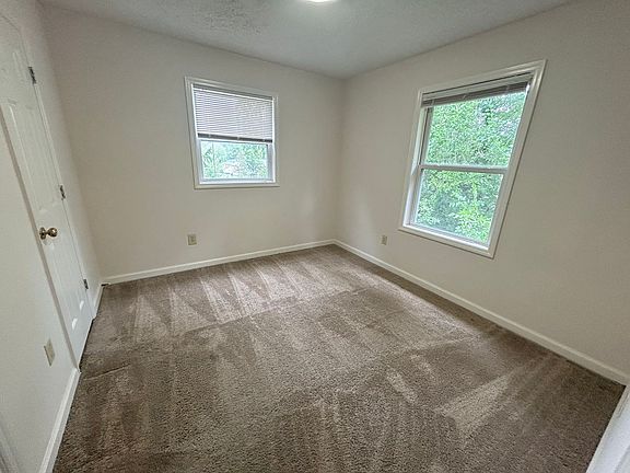 3rd image of 1324 N Main St APT 2