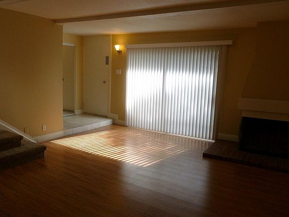 2nd image of 548 Oakbrook Ln