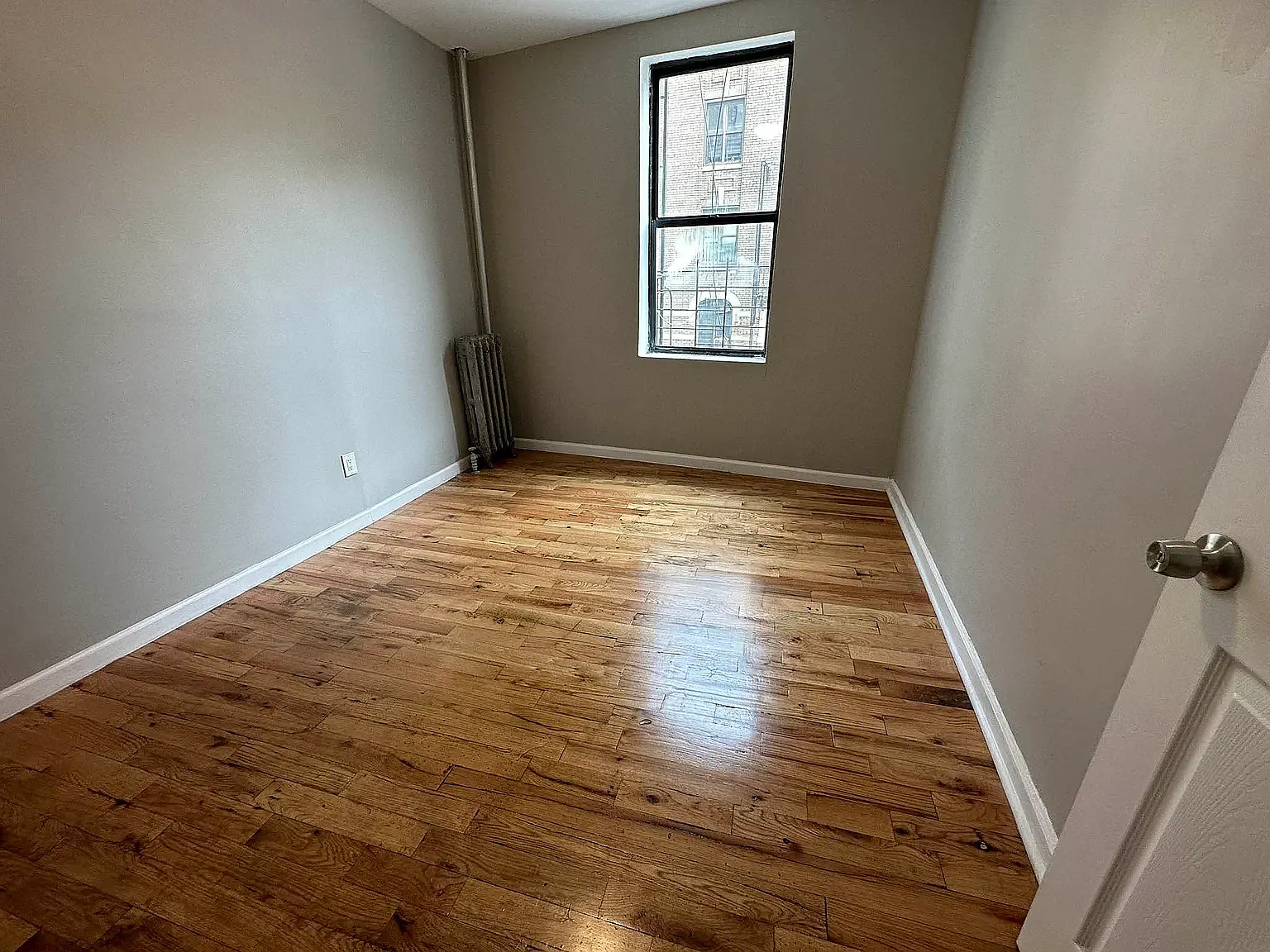 346 East 17th Street — Photo 4