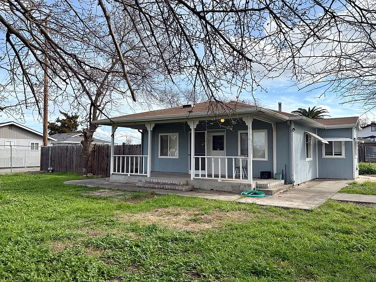 3320 Concord Ave — Photo 2