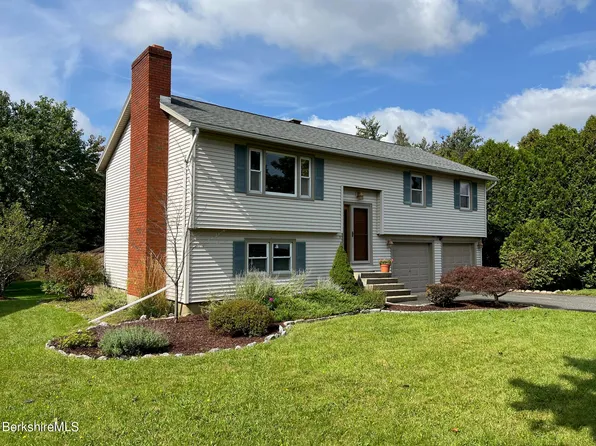 12 Winesap Rd, Pittsfield, MA 01201