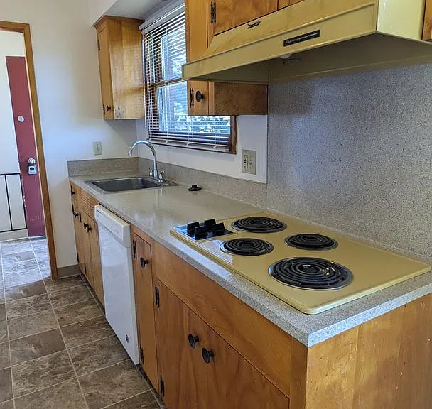 Bel Air Apartments — Photo 40