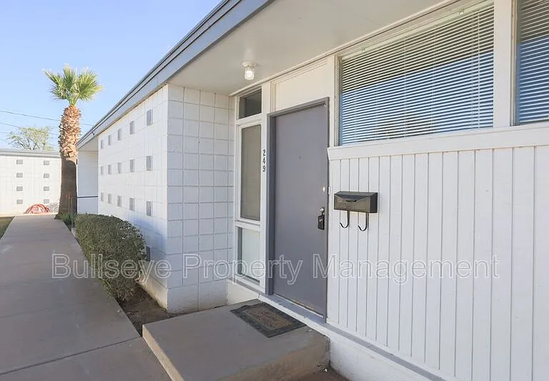 249 S Hobson — Photo 4