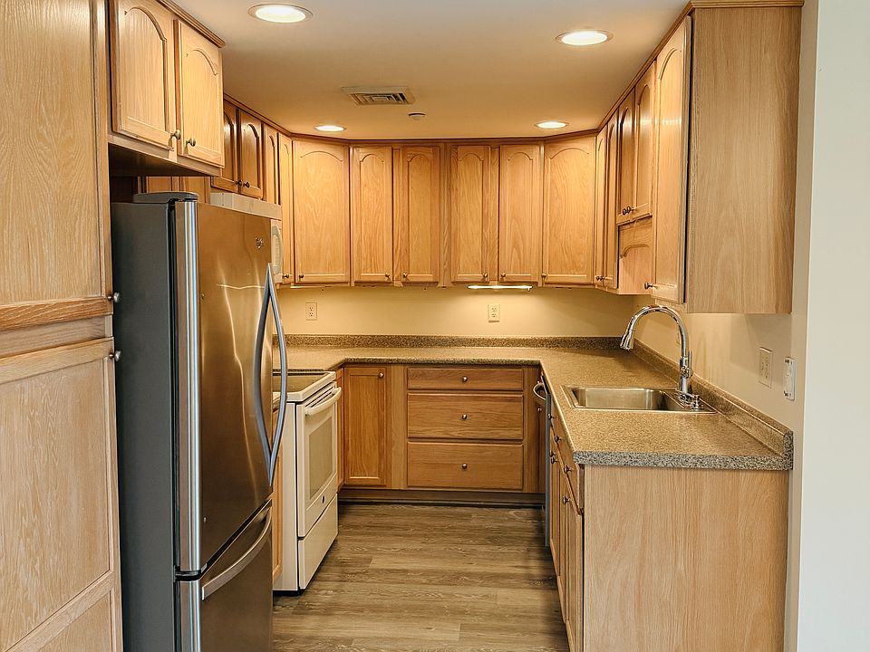 Full kitchen with all appliances
