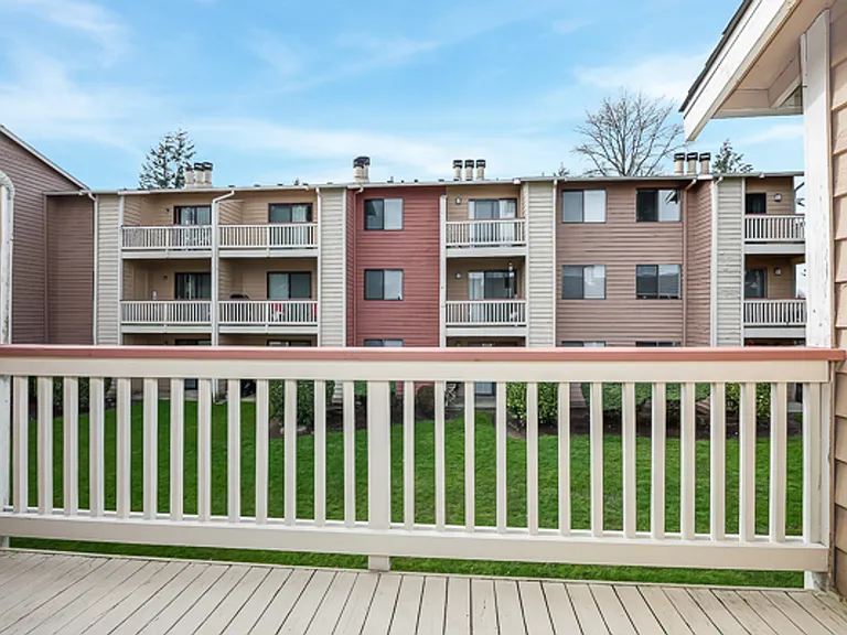 Crystal Springs Apartments — Photo 30