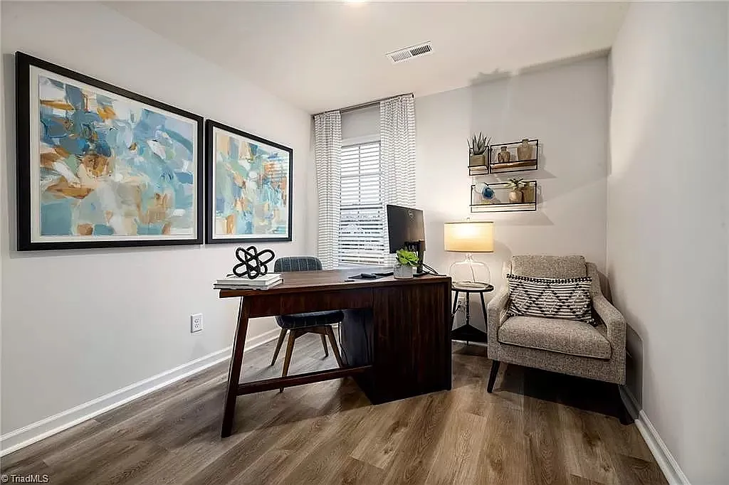 3 bed, 2.5 bath, 1429 sqft, $1,790 — Photo 2