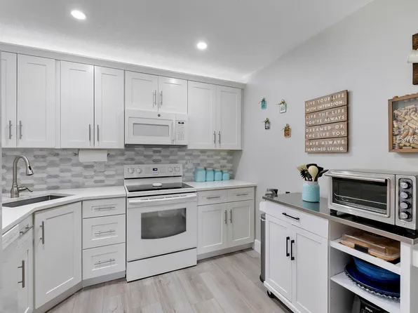3392 NW 47th Avenue, Coconut Creek, FL 33063