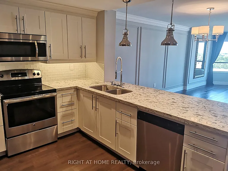 7440 Bathurst St #1102 — Photo 5