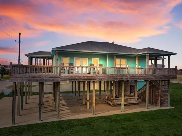 832 East Rd, Crystal Beach, TX 77650