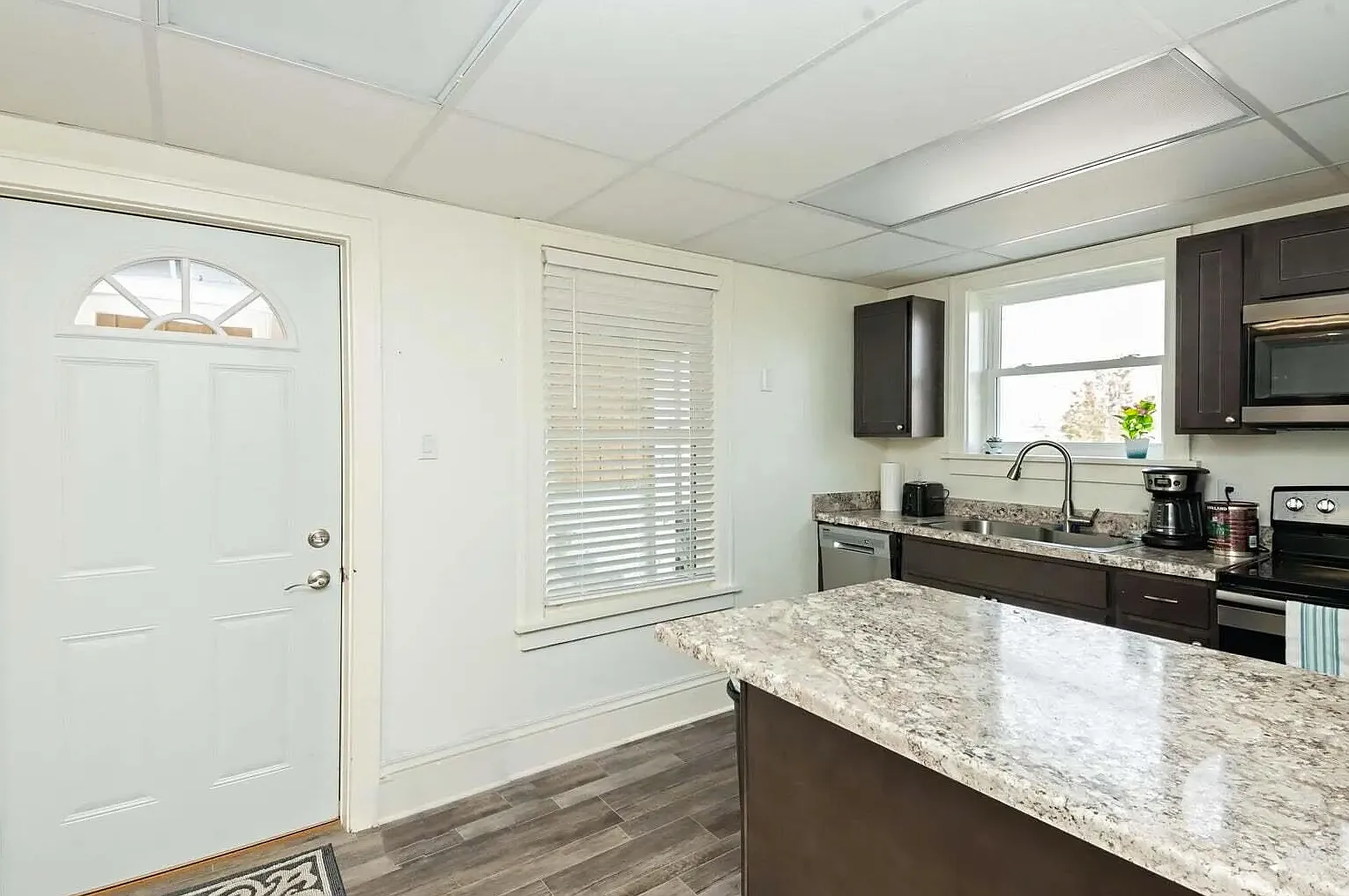2 bed, 900 sqft, $1,500 — Photo 3