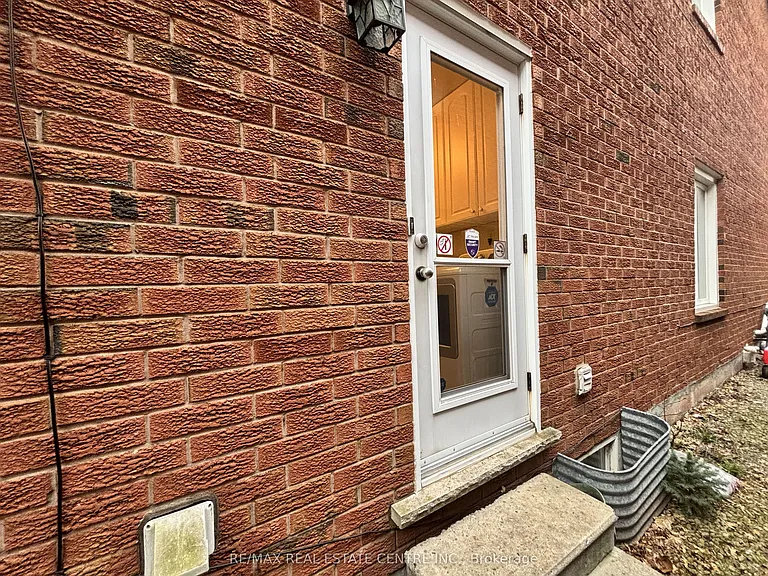 1400 Greenbriar Dr #1 — Photo 1