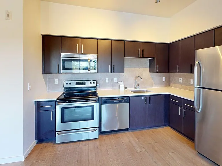 Platinum Apartments — Photo 36