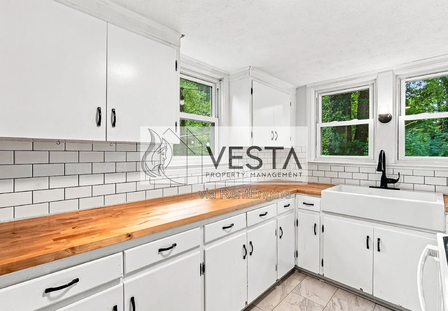 3 bed, 1.0 bath, 906 sqft, $2,300 — Photo 2