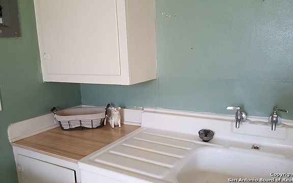 5th image of 479 1/2 S Guenther Ave