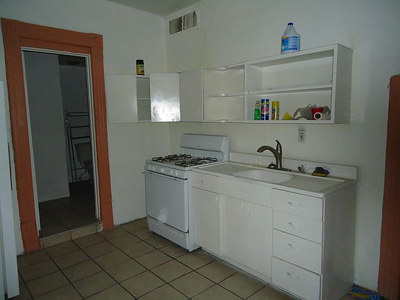 4th image of 606 Nino Aguilera St