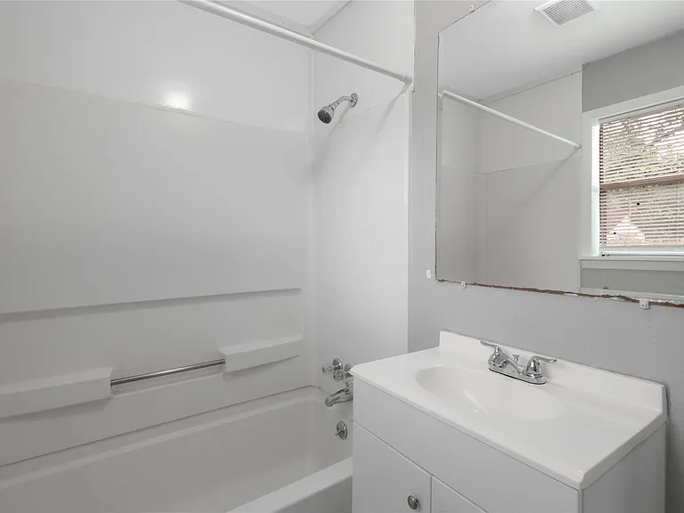 700 Gray St #2 — Photo 14