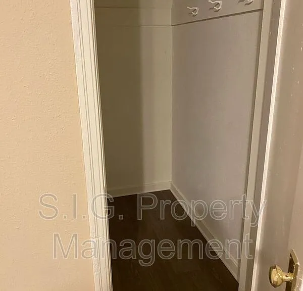 461 W Colorado St #12 — Photo 5