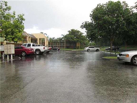 2nd image of 1828 Meadows Cir W
