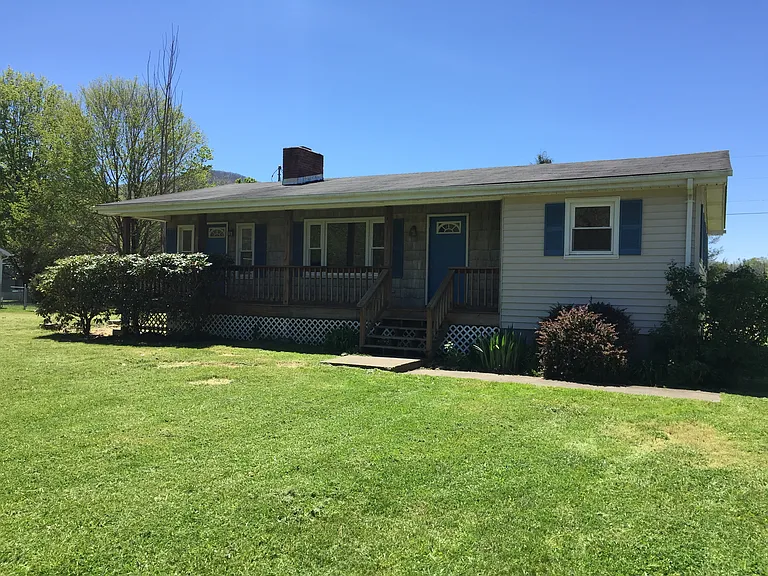 114 Lunceford Ln — Photo 5