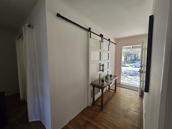 5th image of 546 N San Pedro St