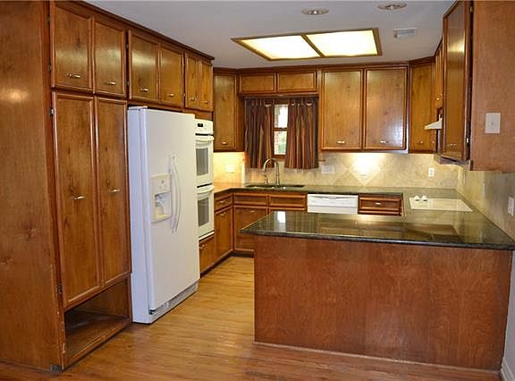 4th image of 1202 Caldwell Dr