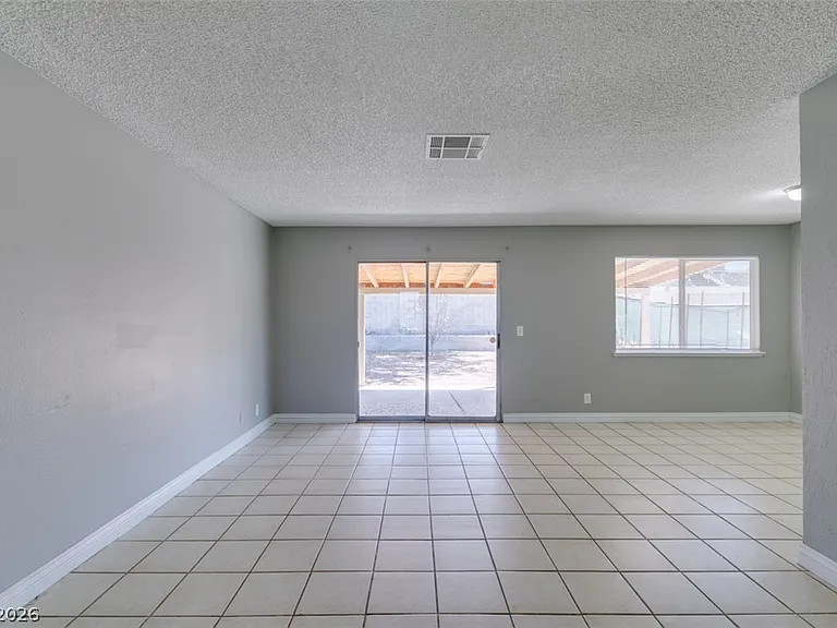 4732 Chantilly Ave — Photo 6