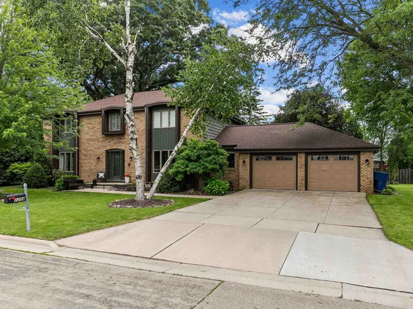 1204 Maria Ln, Menasha, WI 54952