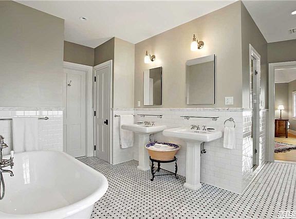5th image of 3945 Soundview Ave