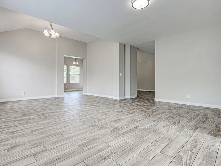 1302 Crete Ln — Photo 5