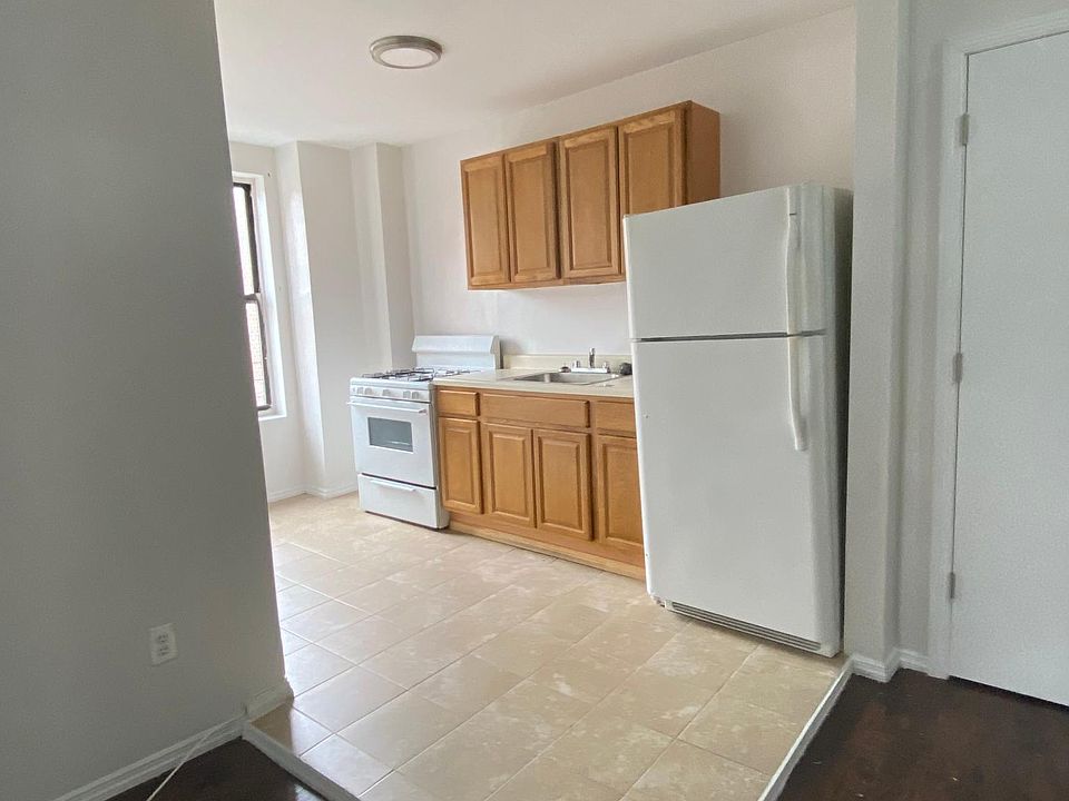 2nd image of 2231 Davidson Ave #2