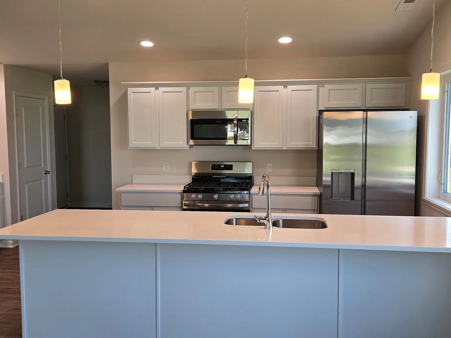 2 bed, 1658 sqft, $2,195 — Photo 2