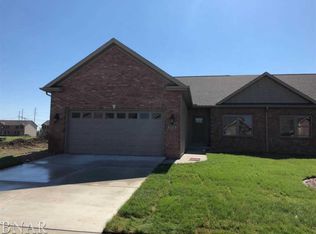 1918 Dunraven Rd, Bloomington, IL 61704