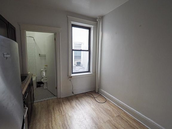 4th image of 34-47 42nd St #301