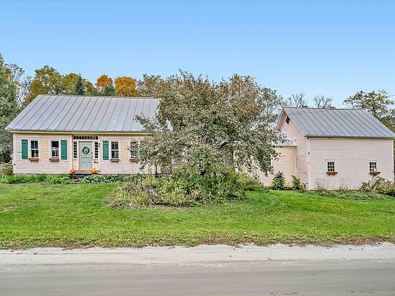 2nd image of 71 Eagle Peak Road