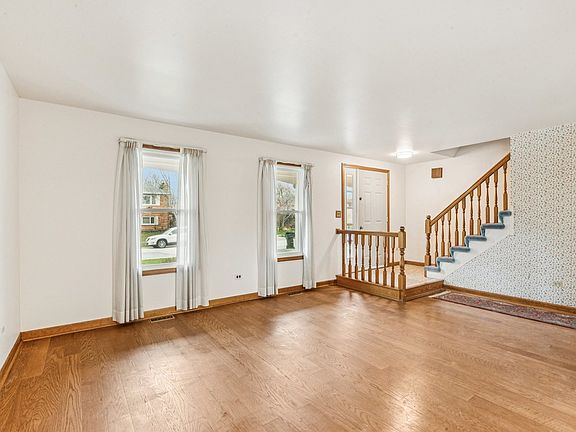 3rd image of 18604 Carpenter St