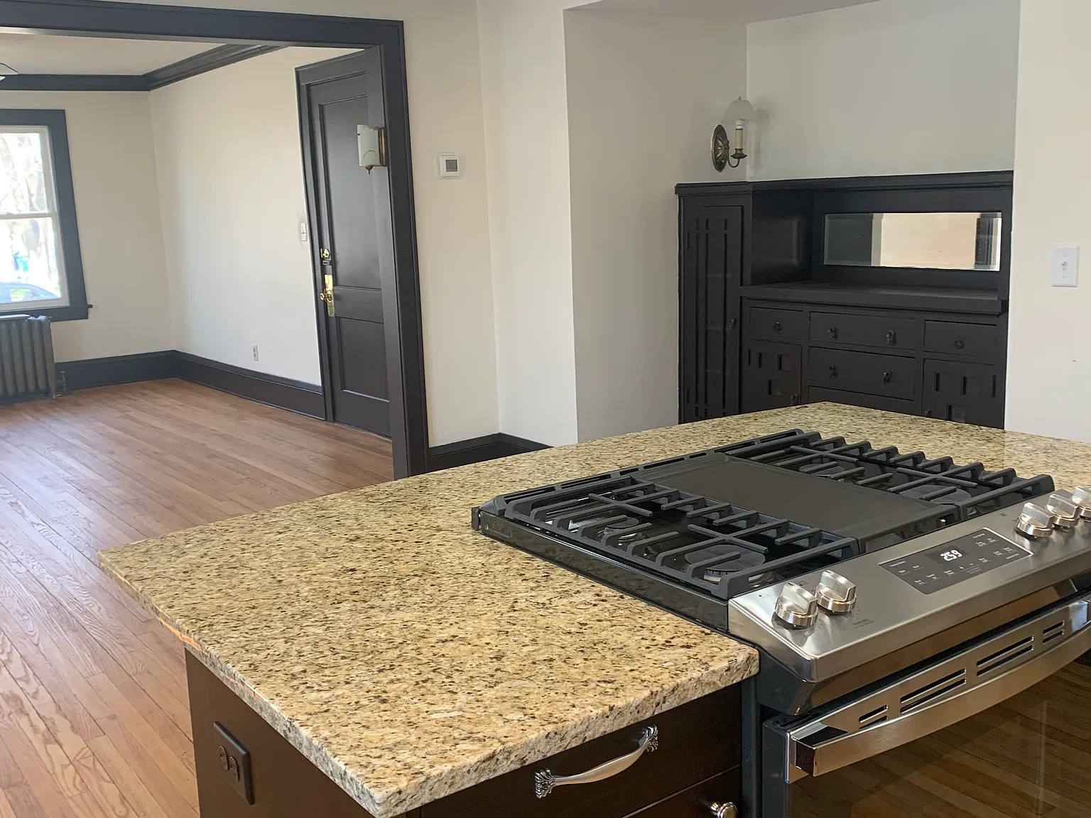 2 bed, 1100 sqft, $1,694 — Photo 2