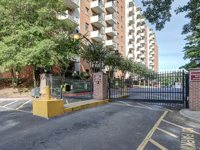 300 Johnson Ferry Rd #A405 — Photo 8
