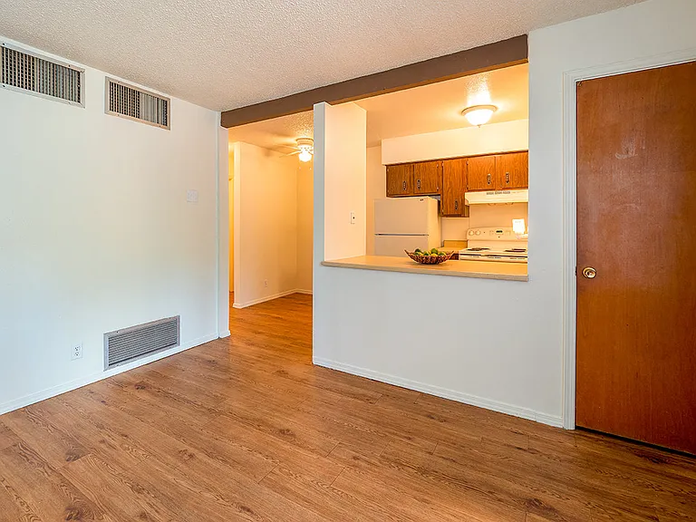 121 Cardenas Dr NE — Photo 42