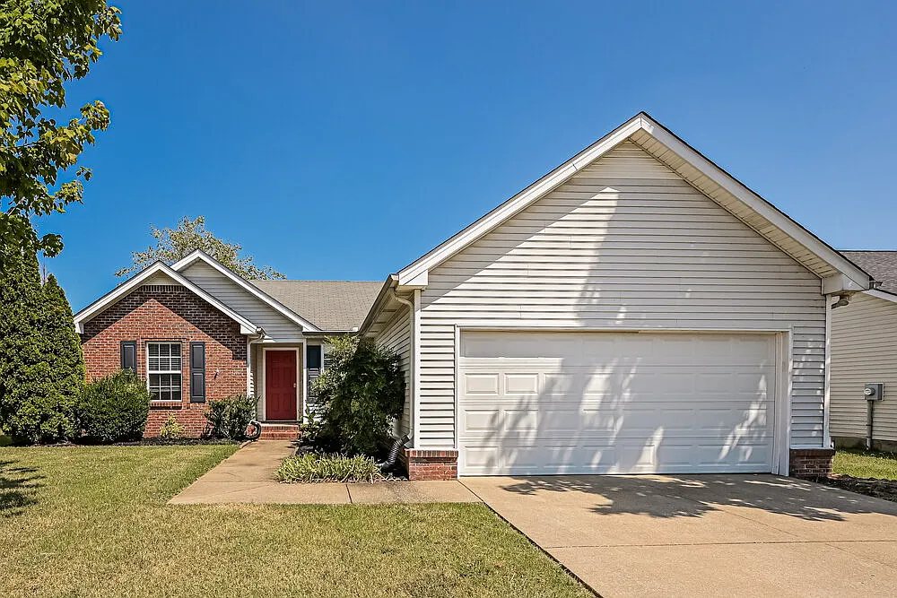 3 bed, 2.0 bath, 1238 sqft, $2,030 — Photo 1