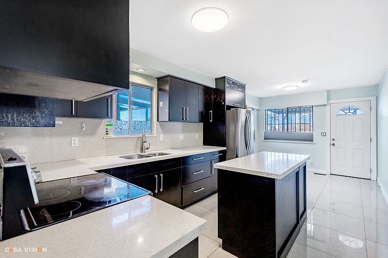 Vancouver House for rent - 3 Bedrooms — photo 16