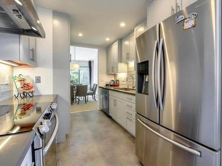 2040 W Middlefield Rd #10 — Photo 10