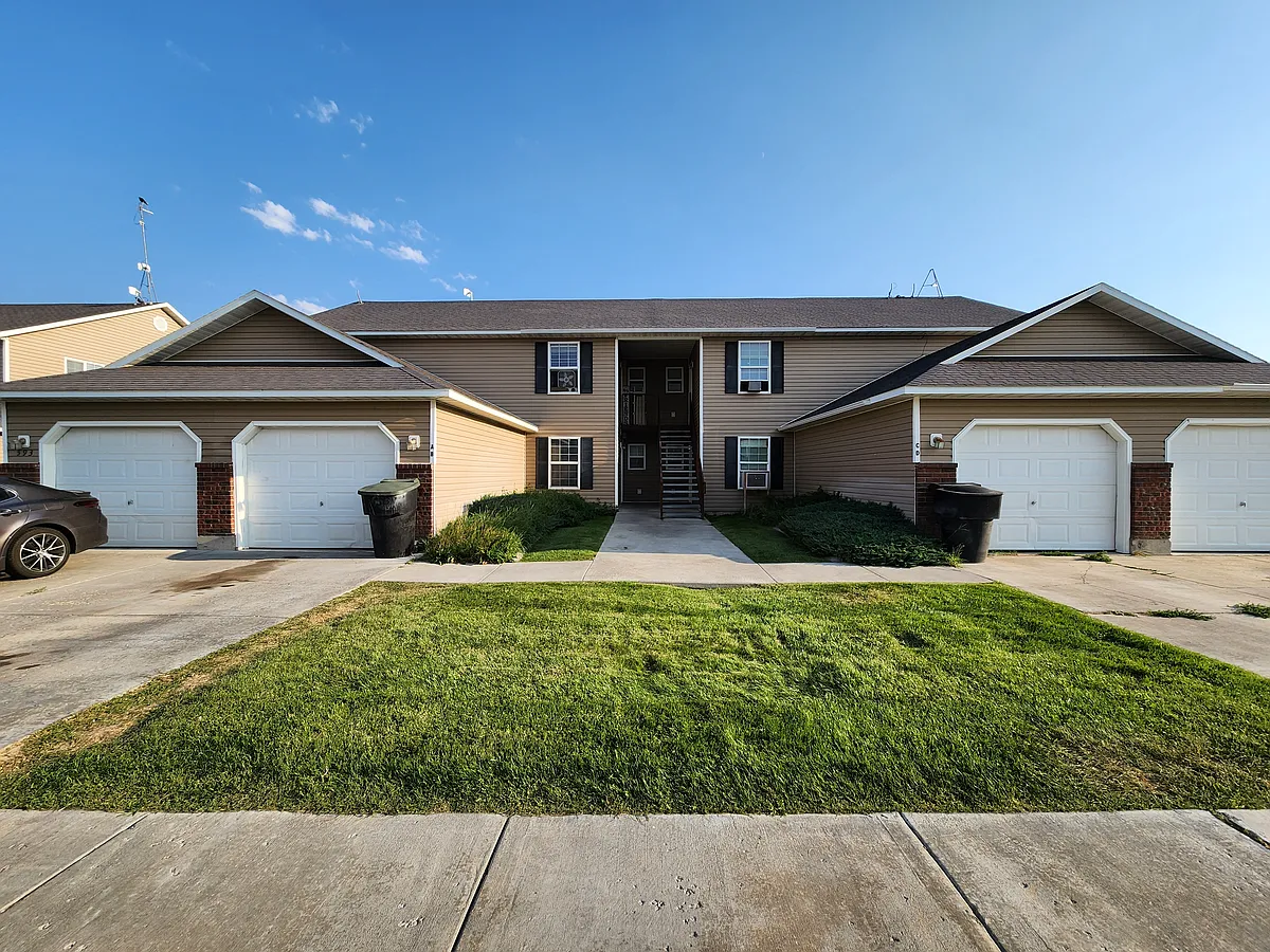 Building Photo - 3 bed, 2.0 bath, 781 sqft, $1,200
