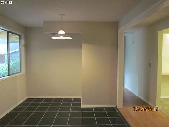 3rd image of 523 NE 128th Ave