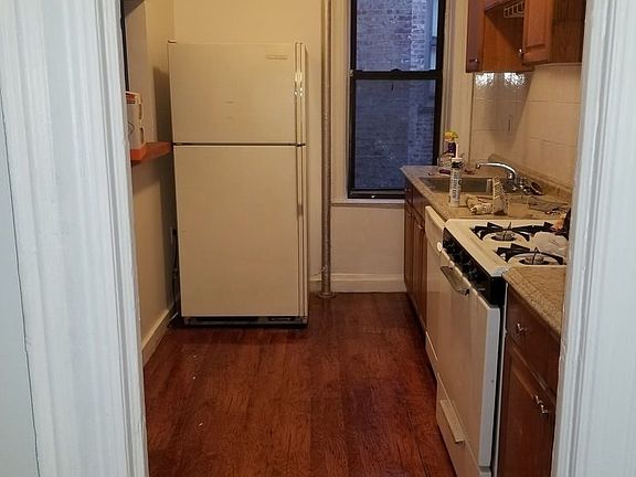 3rd image of 352 Saint Johns Pl
