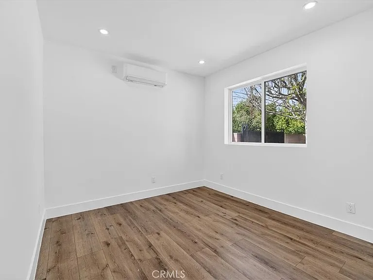 7053 Fallbrook Ave — Photo 12