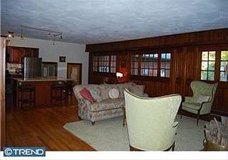 4th image of 950 Mill Rd