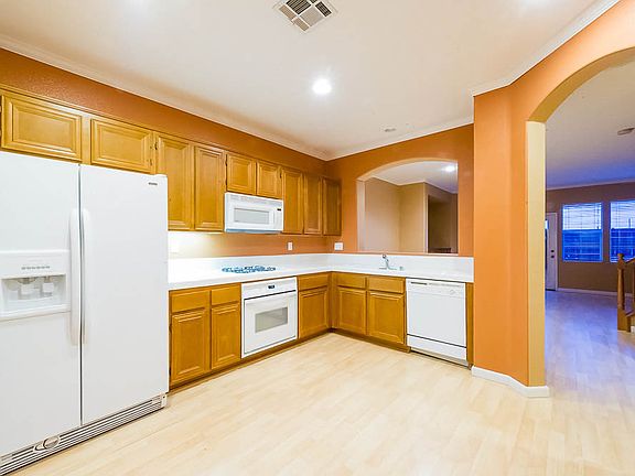 3rd image of 4464 Brisbane Way Unit 4