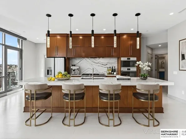 3201 Dodge Ct #5810, Omaha, NE 68131