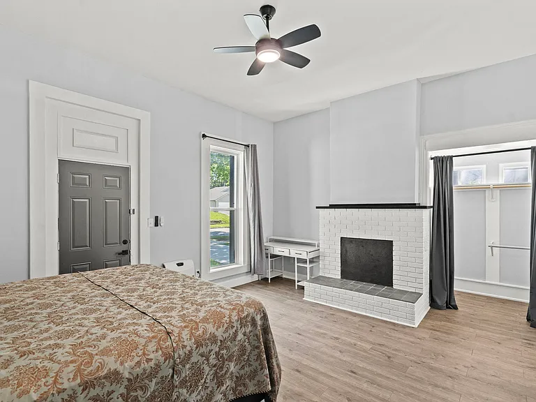 222 W Market St — Photo 13