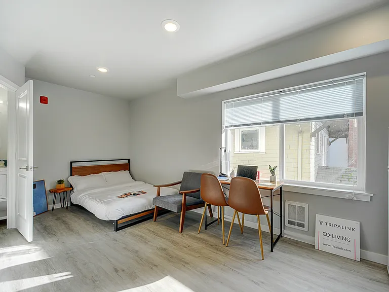 Ace Apartments — Photo 1